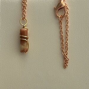 Elegant Gold and Brown Pendant Necklace